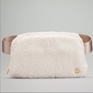 LULULEMON BELT BAG SHERPA IN WHITE